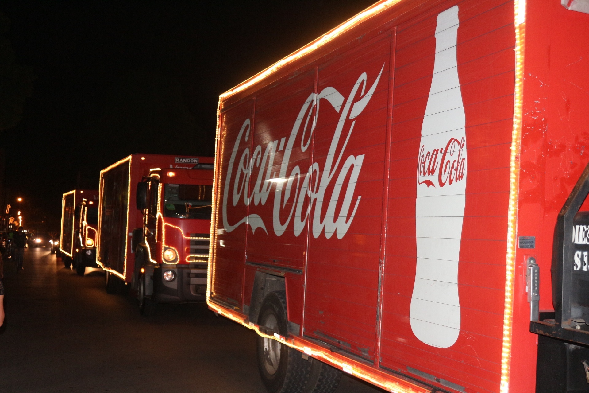 Caravana Iluminada da Coca Cola passa por Ararangu Prefeitura