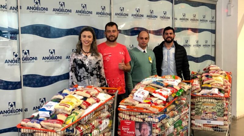 No total foram 1.200 quilos de alimentos