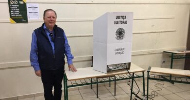 Prefeito vota no Castro Alves