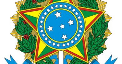 O Brasão de Armas do Brasil traz a data da proclamação da República Federativa do Brasil: 15 de novembro de 1889.