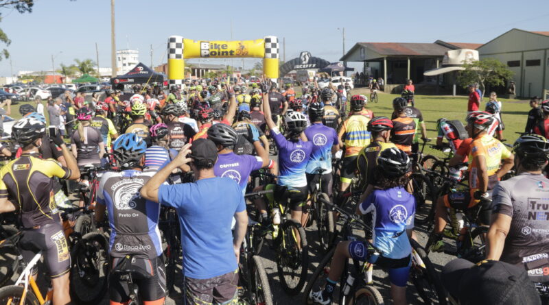 Ciclistas na largada