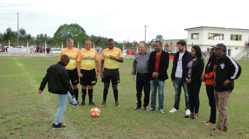 Filho deu o passe para a partida